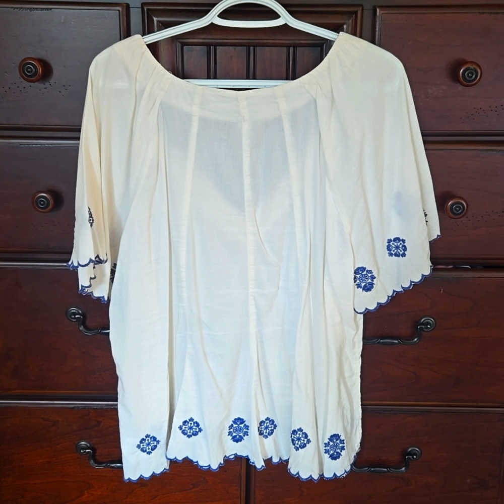 🌻Old Navy, Women's Cream and Blue Embroidered Top, Sz XL - Picture 5 of 5
